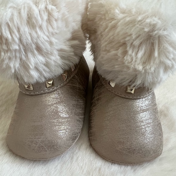 The Children’s Place Baby Girl Soft Fur Boots SZ 0-3m✨ - Picture 6 of 7